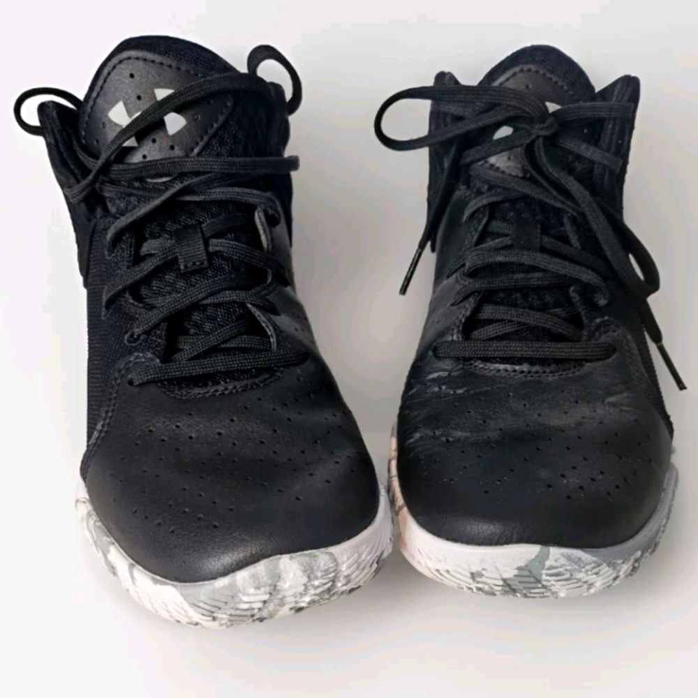 Under Armour Jet 21 Mens Size 8 Or Womens Size 9.5  Black & White Sneakers